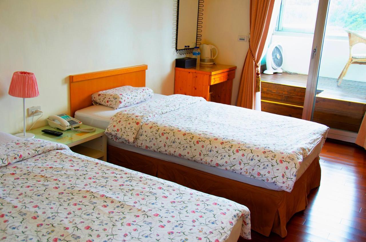 Rainbow Bridge B&B Sanzhi Екстер'єр фото