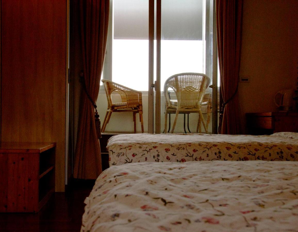 Rainbow Bridge B&B Sanzhi Екстер'єр фото