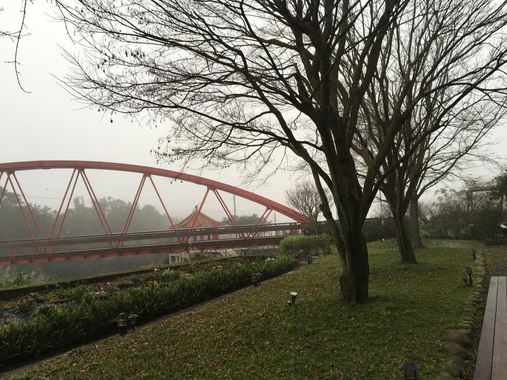 Rainbow Bridge B&B Sanzhi Екстер'єр фото